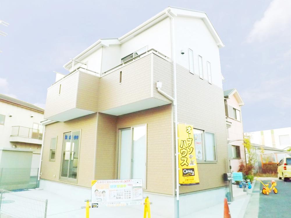 Local appearance photo. Local photos (appearance) southeast corner lot!