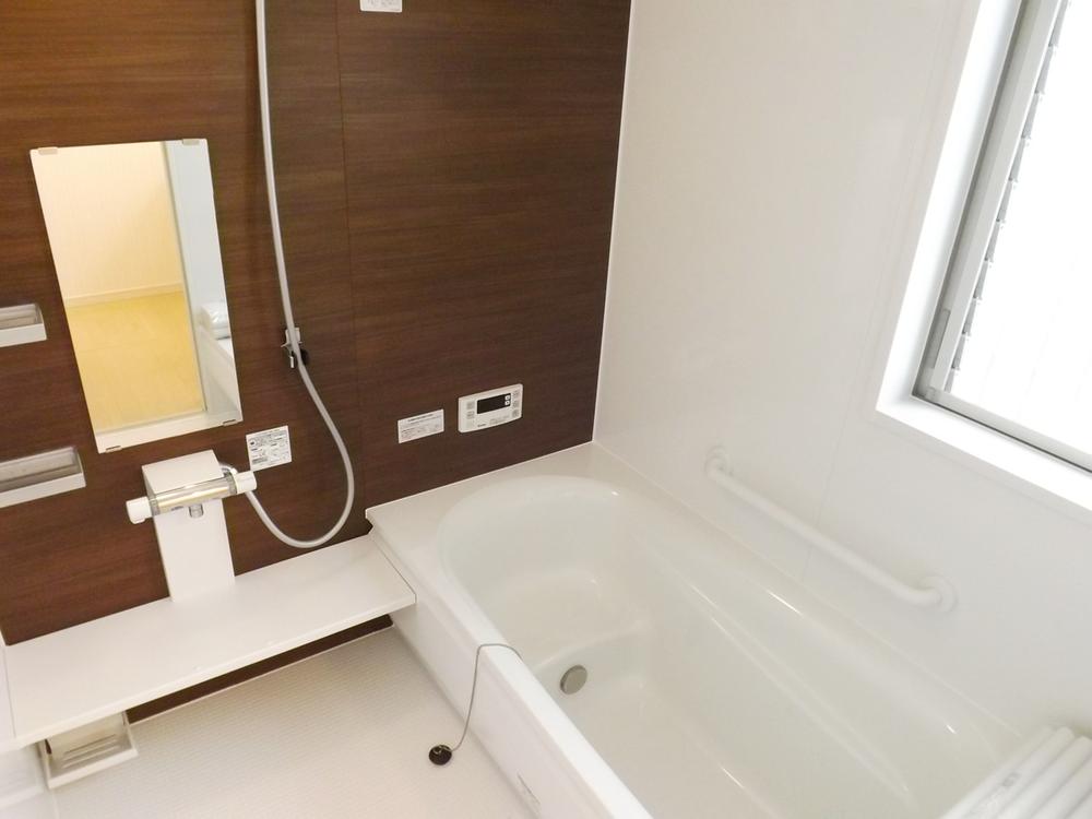 Bathroom. Local photo (bathroom) Bathroom heating dryer! Warm bath!