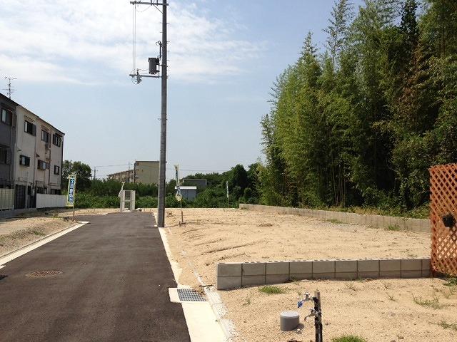 Local land photo. Because the road in front of the house can not escape the street car, You can also play in front of out it with confidence children. ! Road width for wide, Not good mom of parking is also safe. Local (August 2013) Shooting
