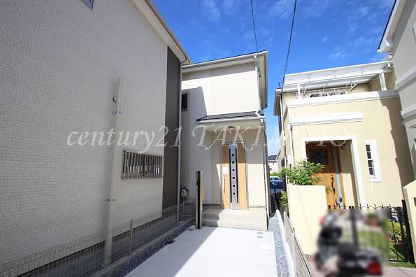 Local appearance photo. Strong siding used in the dirt on the outer wall! 