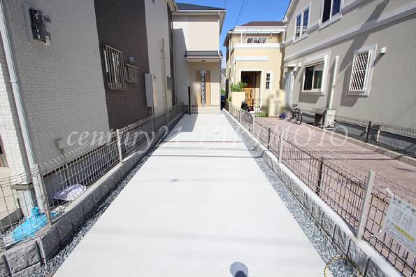 Parking lot. Two can park your car! ! 