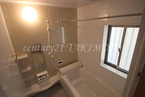 Bathroom. The bathrooms are spacious 1 tsubo type! ! 