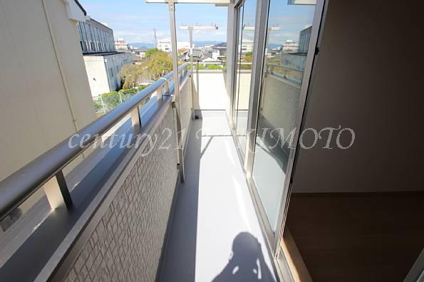 Balcony. Spacious balcony! ! 