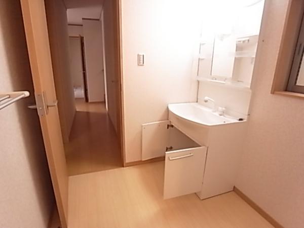 Wash basin, toilet. Wash basin with storage enhancement of the shower (same specifications washbasin)