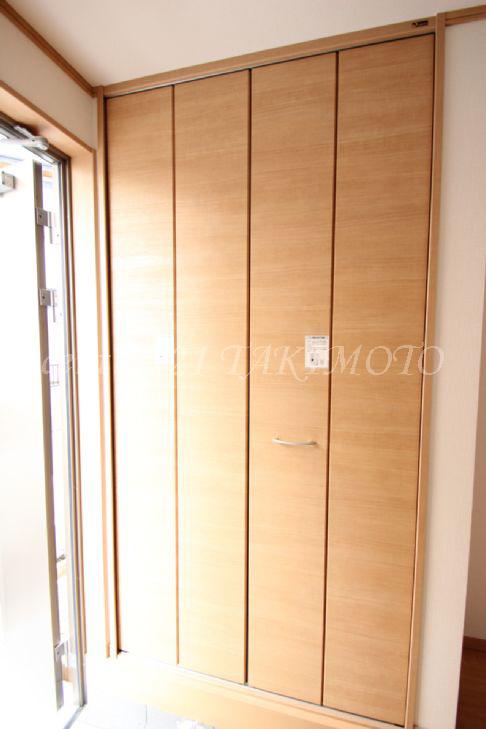 Receipt. Large shoe box equipped!