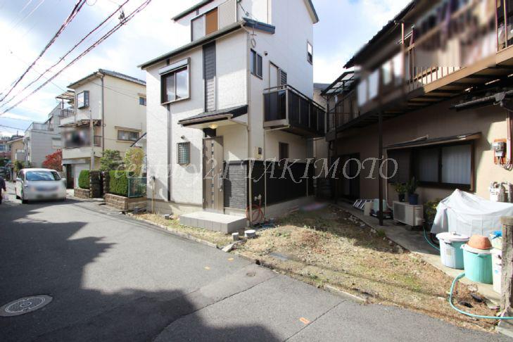 Local photos, including front road. There are also clear on the front road!