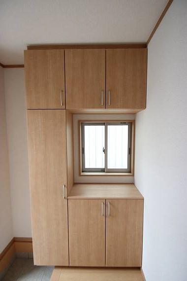 Receipt. Large shoe box standard equipment! !