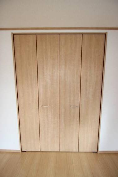 Receipt. Convenience comes with a partition in the closet! !