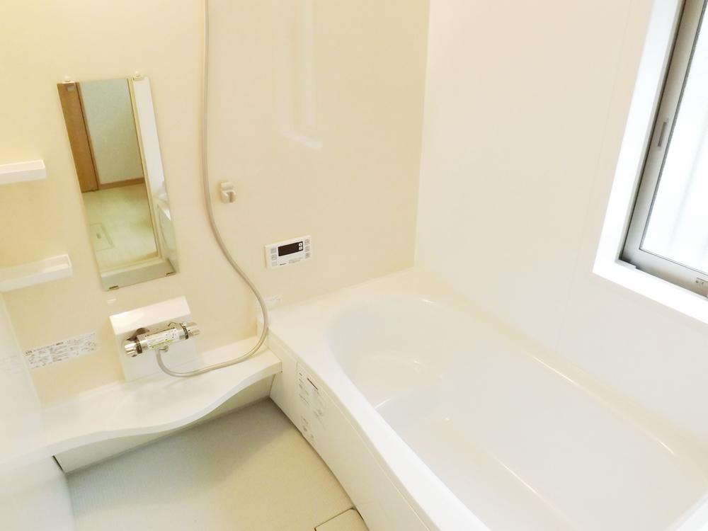 Bathroom. Local photo (bathroom) Bathroom heating dryer! Warm bath!