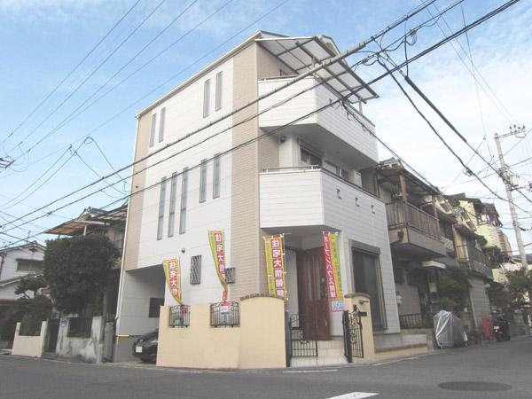 Local appearance photo. Since the corner lot a day pat! ! 