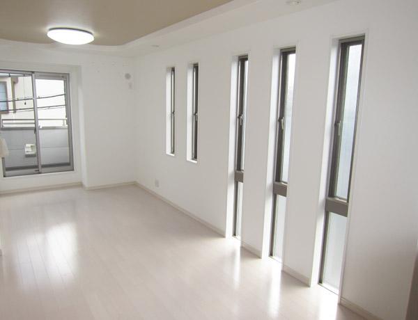 Living. Bright living room! 