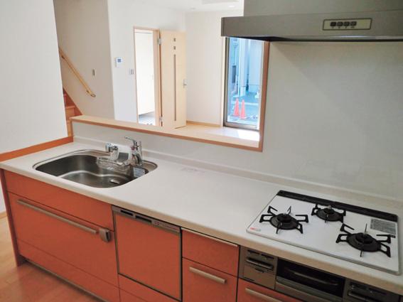 Kitchen. Orange system Kitchen. Brighter directing the open kitchen with a feeling of opening. (No. 2 locations)