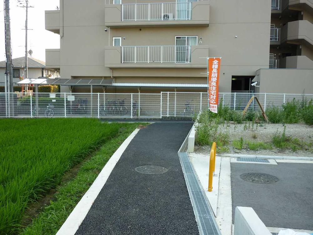 Other local. 10m from the estates of contact road, Turn to the left will appear as large in the 10m (school route)