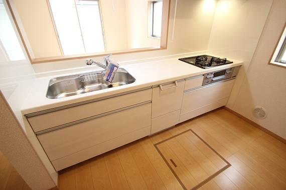 Kitchen. It is the latest type system kitchen! !