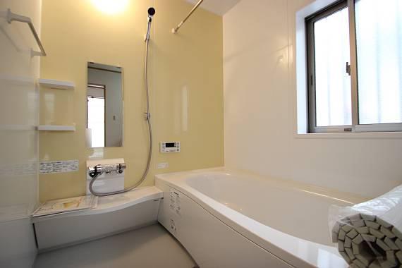 Bathroom. The bathrooms are spacious 1 tsubo type! !