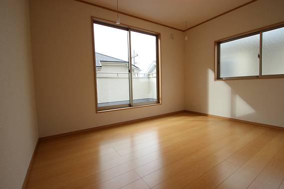 Non-living room. Always bright Western-style in two-sided lighting! !