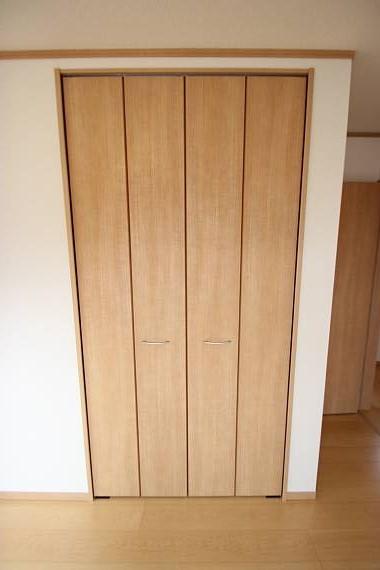 Receipt. Convenience comes with a partition in the closet! !