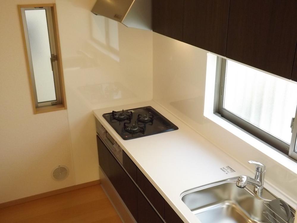 Kitchen. Local photo (kitchen) Slide storage water purifier shower!