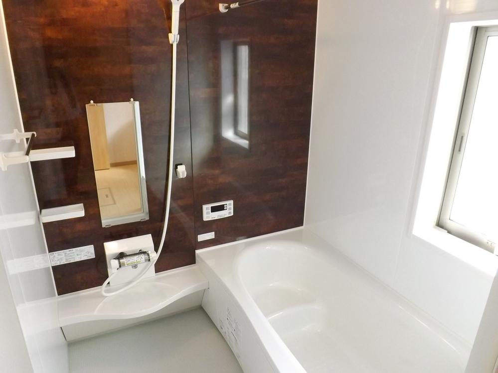 Bathroom. Local photo (bathroom) Bathroom heating dryer! Warm bath!