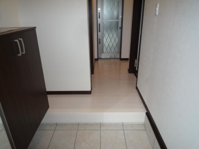 Entrance. Because from the finished to not stand only about one and a half years, It is beautiful to Tsu really is in! 