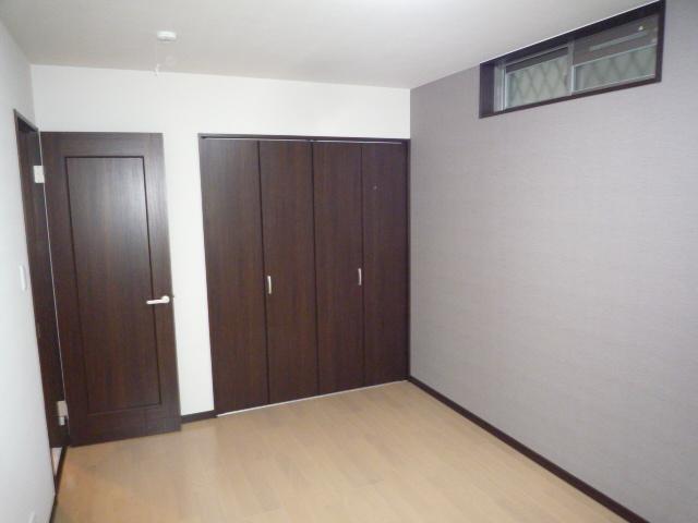 Non-living room. Western also each room with storage