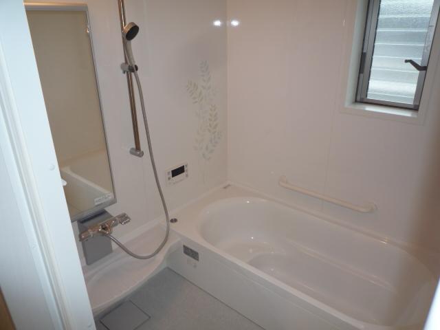 Bathroom. Bath with a window loose in 1 pyeong type
