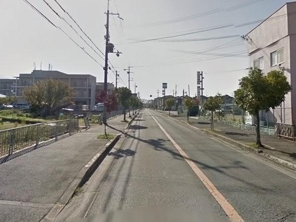 Local photos, including front road. Peripheral road