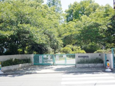 Primary school. Katano until the elementary school a 5-minute walk