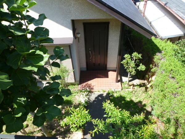 Other. The affluent lived in rich natural environment