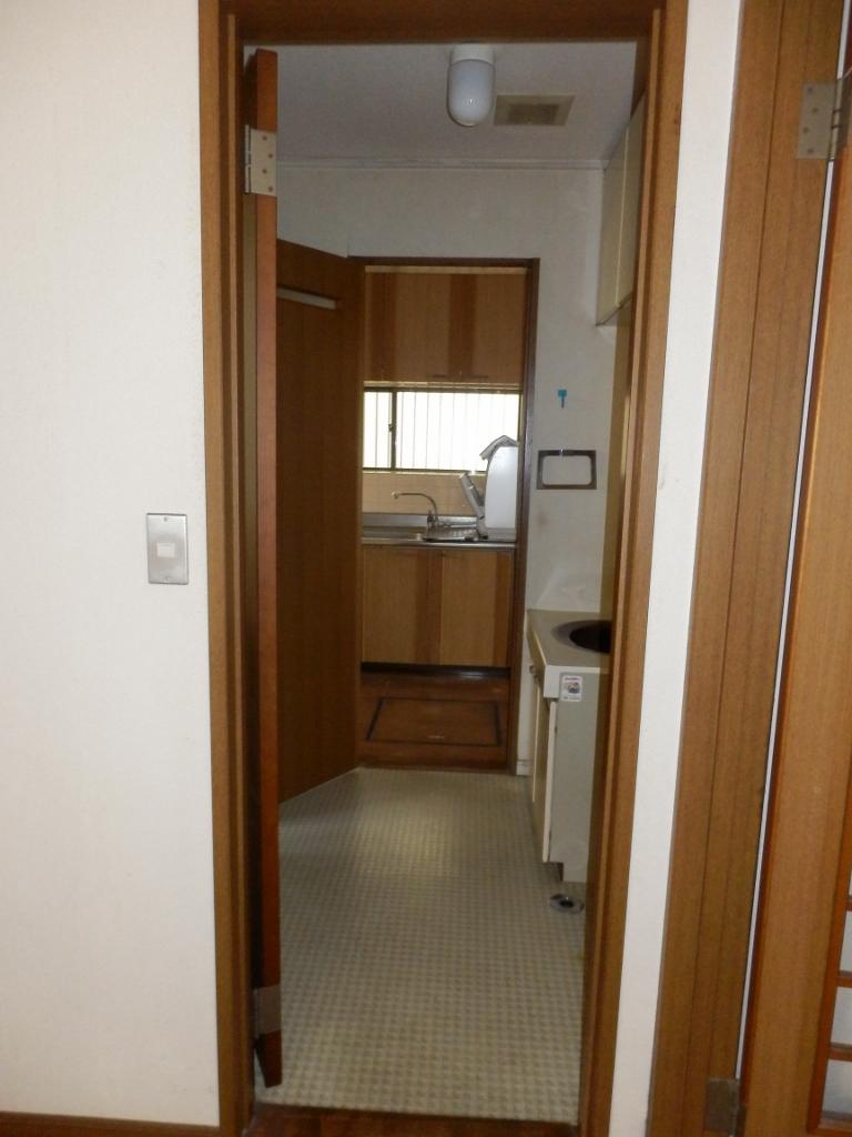 Wash basin, toilet. Indoor (September 2012) shooting