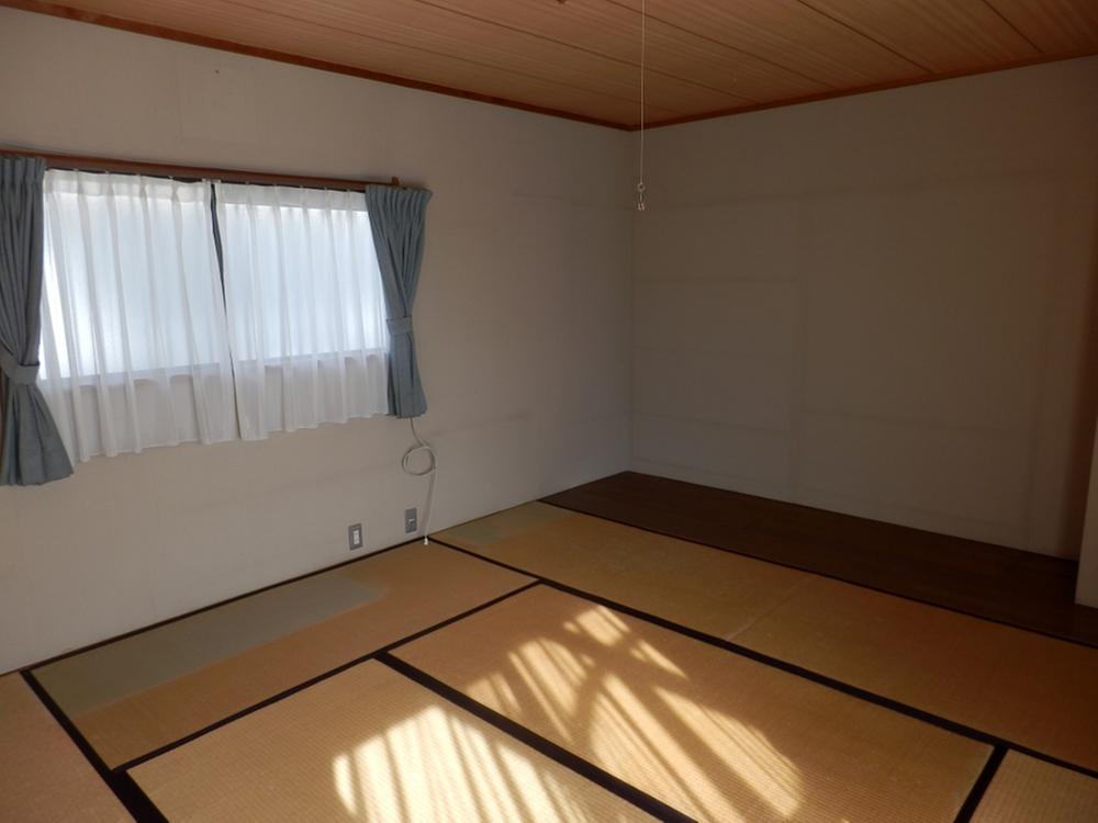 Non-living room. Indoor (September 2012) shooting