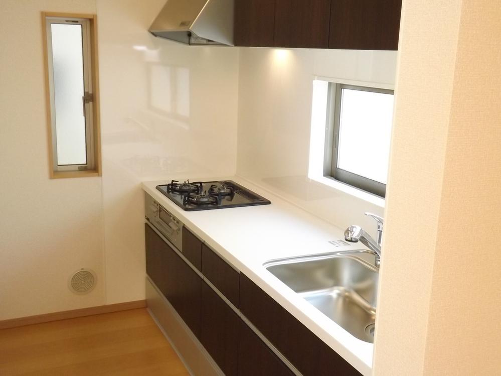 Kitchen. Local photo (kitchen) Slide storage water purifier shower!