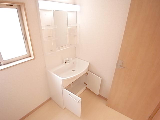 Wash basin, toilet. Wash basin with excellent storage capacity and functionality