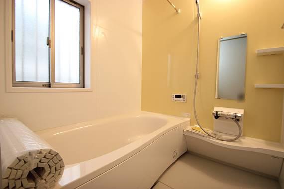 Bathroom. The bathrooms are spacious 1 tsubo type! !