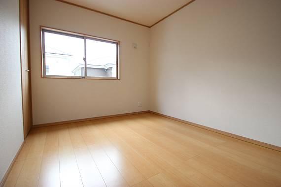 Non-living room. Always bright Western-style in two-sided lighting! !