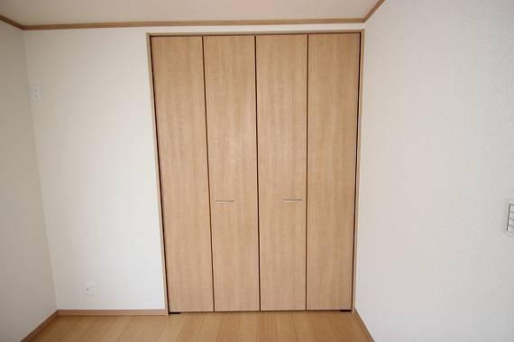 Receipt. Convenience comes with a partition in the closet! !