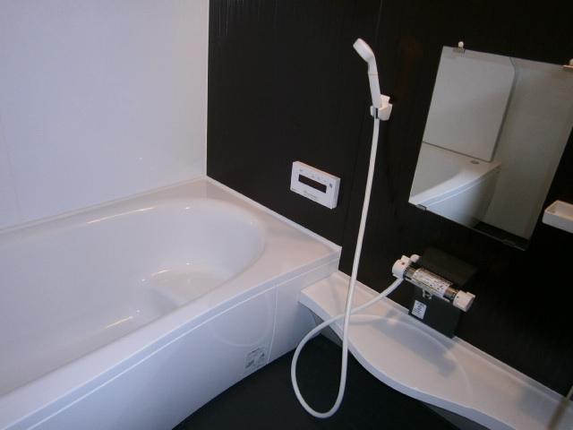 Bathroom. Relax in the spacious bath of 1 pyeong type