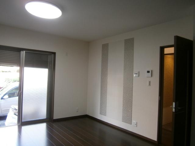 Living. Effortlessly out of the luggage from the parking lot