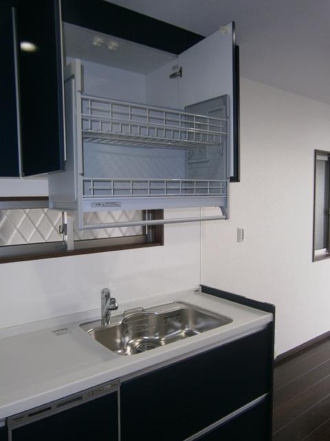 Kitchen. Mom is happy down Wall equipment