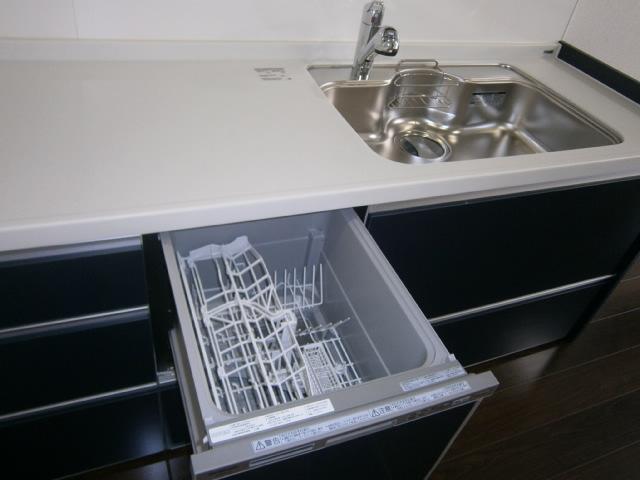 Kitchen. This is also a busy mom with a friendly dishwashers! !