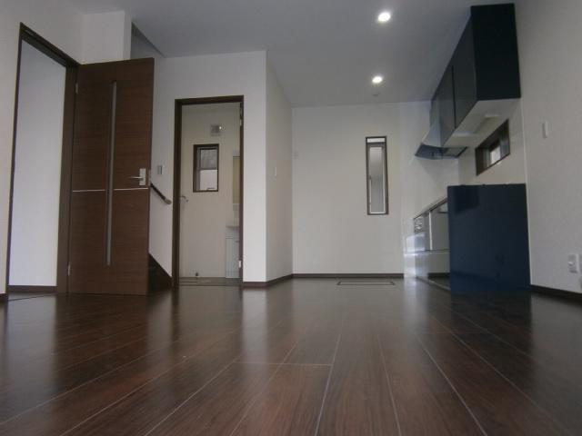 Living. (^_^) That was Hi produce a feeling of luxury together flooring in Brown