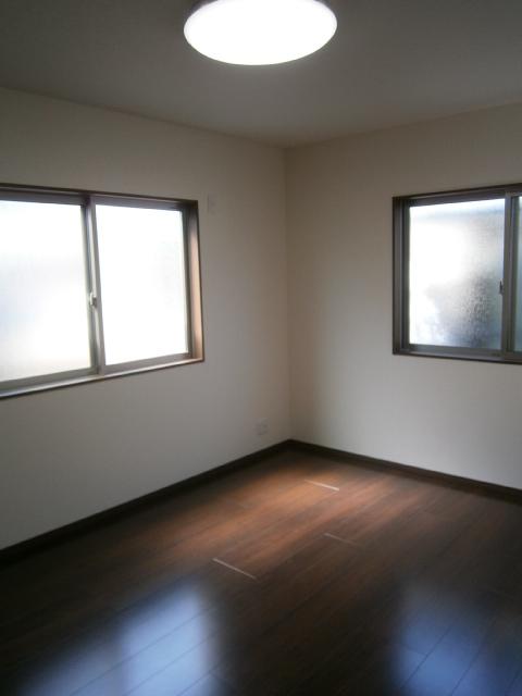 Non-living room. Each room with lighting