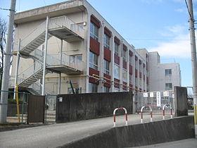 station. Katano Municipal Choboji a 6-minute walk from the elementary school