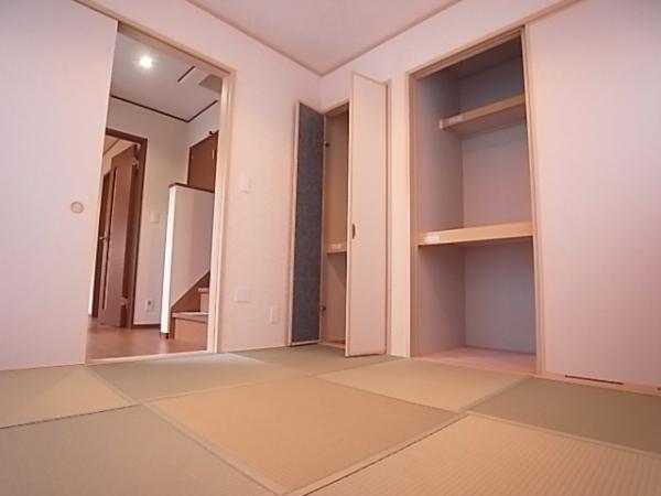 Non-living room. Each room Storage enhancement