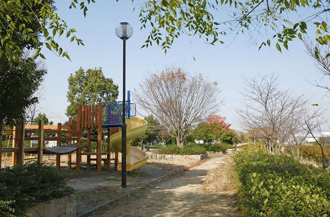 Other local. JR Gakkentoshisen rapid stop station "kawachi iwafune" Station 6-minute walk