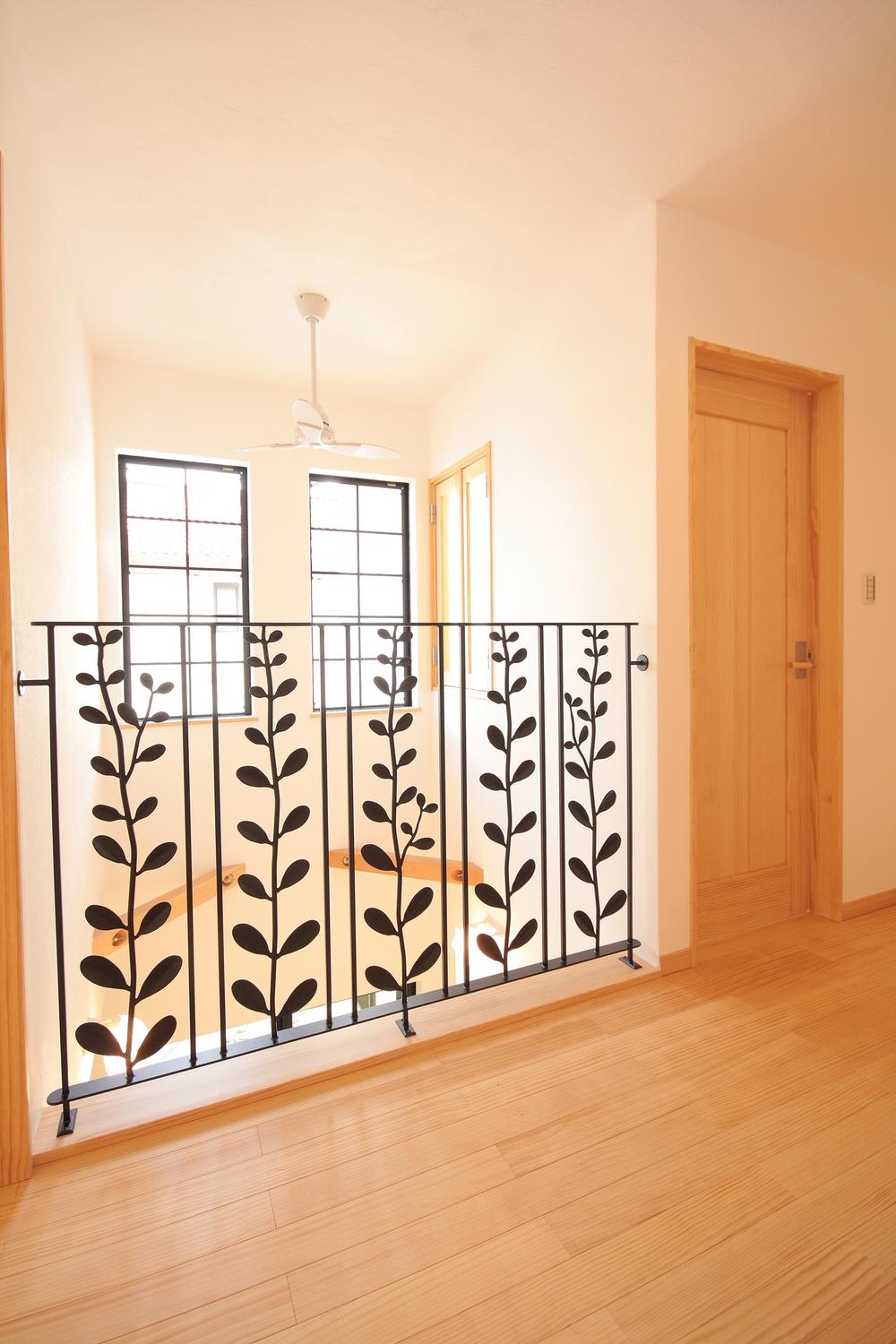 Other introspection. Atmosphere building on the second floor hall Fukinuki and iron handrail