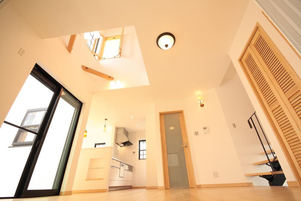 Living. LDK of light full of spacious 18.5 Pledge. Breakfast bathed in the morning sun, Leisurely on the south-facing living room ・ ・ ・