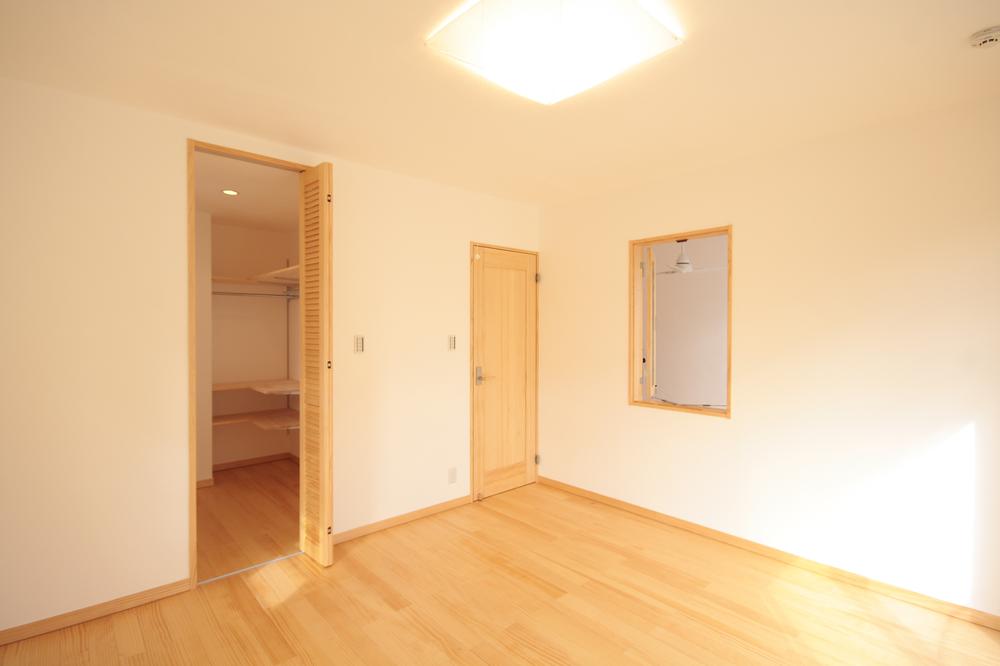 Non-living room. It comes with everything enters likely to walk-in closet to 8 pledge spacious main bedroom