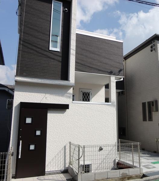 Local photos, including front road. Local (11 May 2013) Shooting