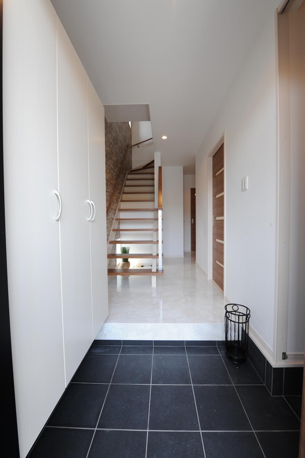 Building plan example (Perth ・ appearance). Entrance Doma